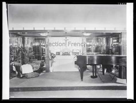 Chapelle dans le salon de conversation première classe du De Grasse (CGT 1924)
