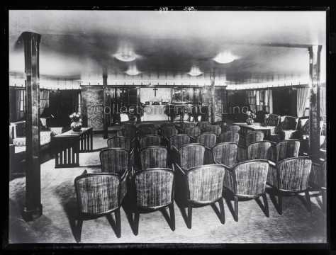 Chapelle dans le salon de conversation première classe du De Grasse (CGT 1924)