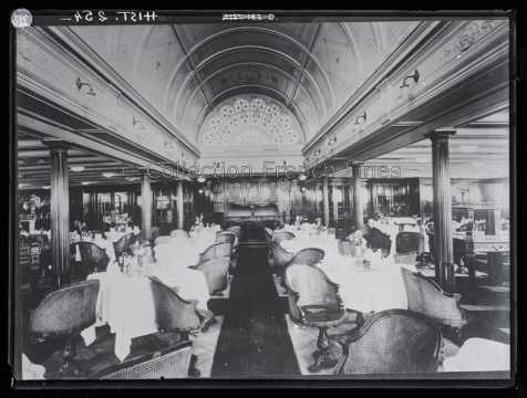 Salle à manger première classe à bord du Flandre (CGT 1914)